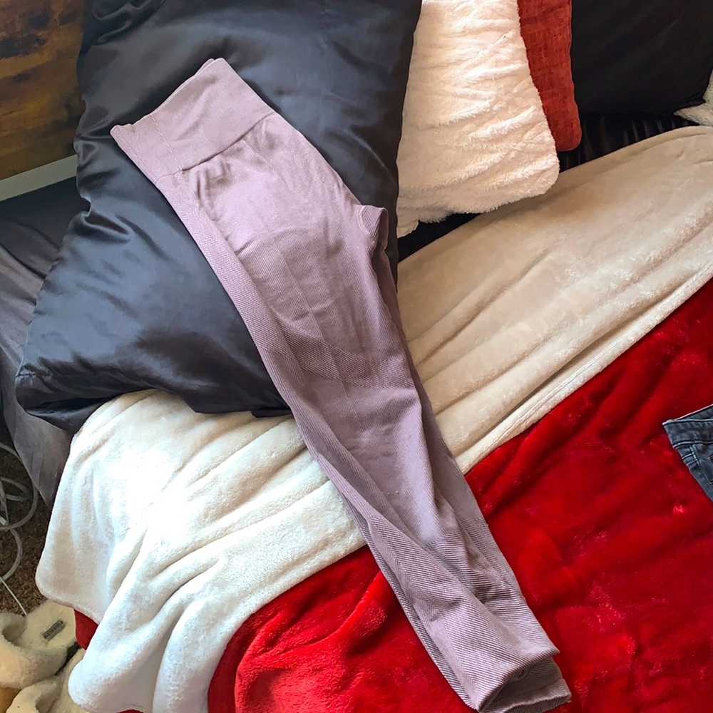 L maroon ribbed leggings